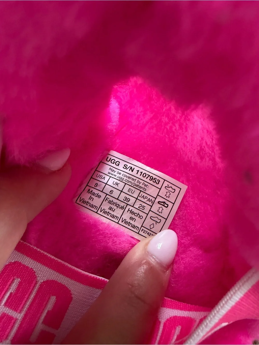 UGG Fluffy Sandal/Slipper - Hot Pink